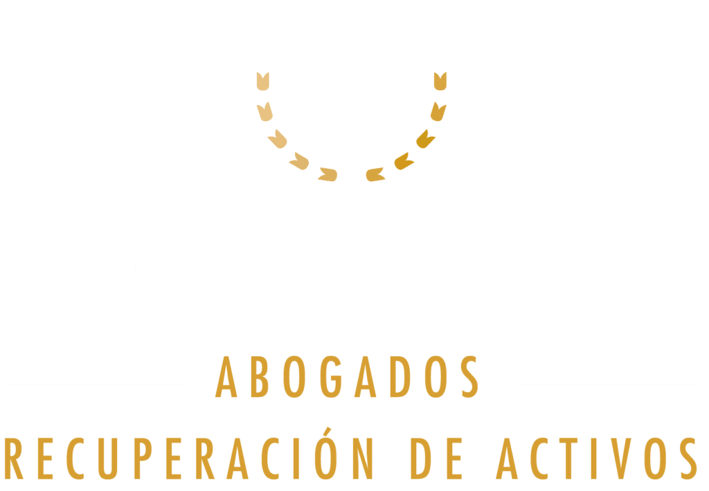 Logotipo del despacho jurídico Lombardia Abogados, especializado en recuperación de activos. El diseño incluye las iniciales "LA" estilizadas dentro de una corona de laurel dorada, acompañadas del nombre "Lombardia" en tipografía elegante, y las palabras "Abogados" y "Recuperación de Activos"