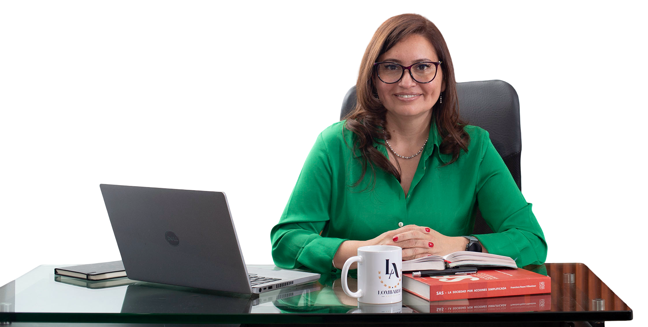 Lombardia Abogados especializada en recuperación de activos y reestructuración de deudas. Imagen de profesional del derecho en oficina, con computadora portátil, libros jurídicos y taza corporativa, simbolizando asesoría legal experta y soluciones financieras para empresas.