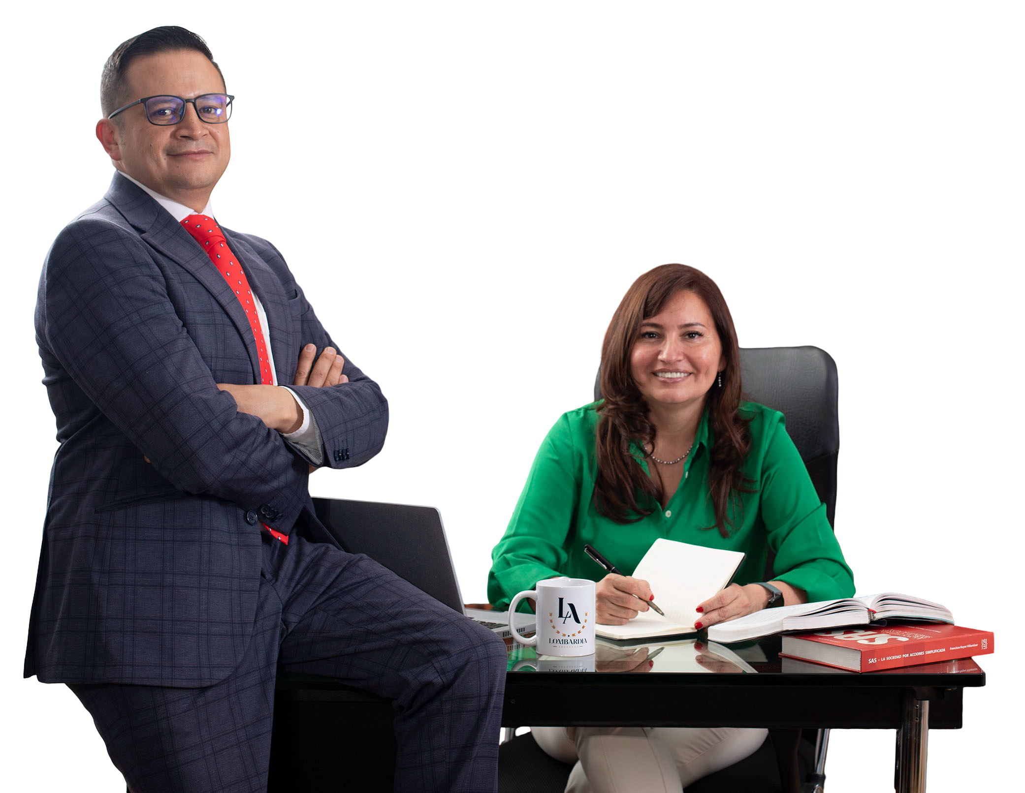 Equipo legal de Lombardia Abogados brindando asesoría experta en reestructuración de deudas y recuperación de activos. Fotografía corporativa que representa acompañamiento jurídico estratégico para clientes con problemas financieros, deudas acumuladas o en riesgo patrimonial.